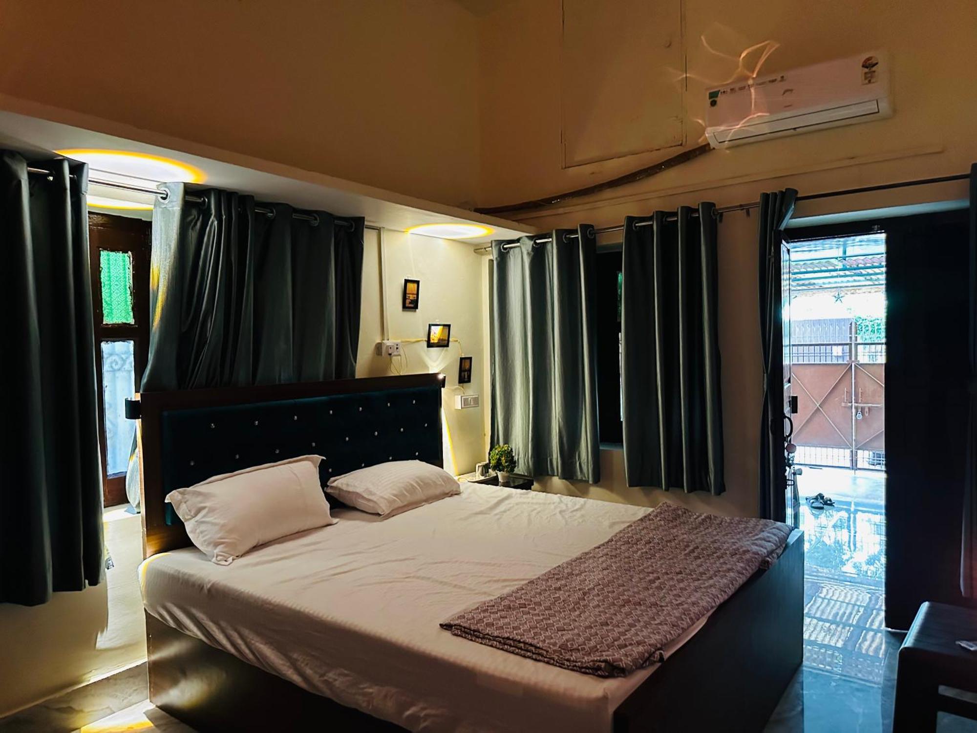 Radhe Krishna Home Stay - Varanasi, Varanasi